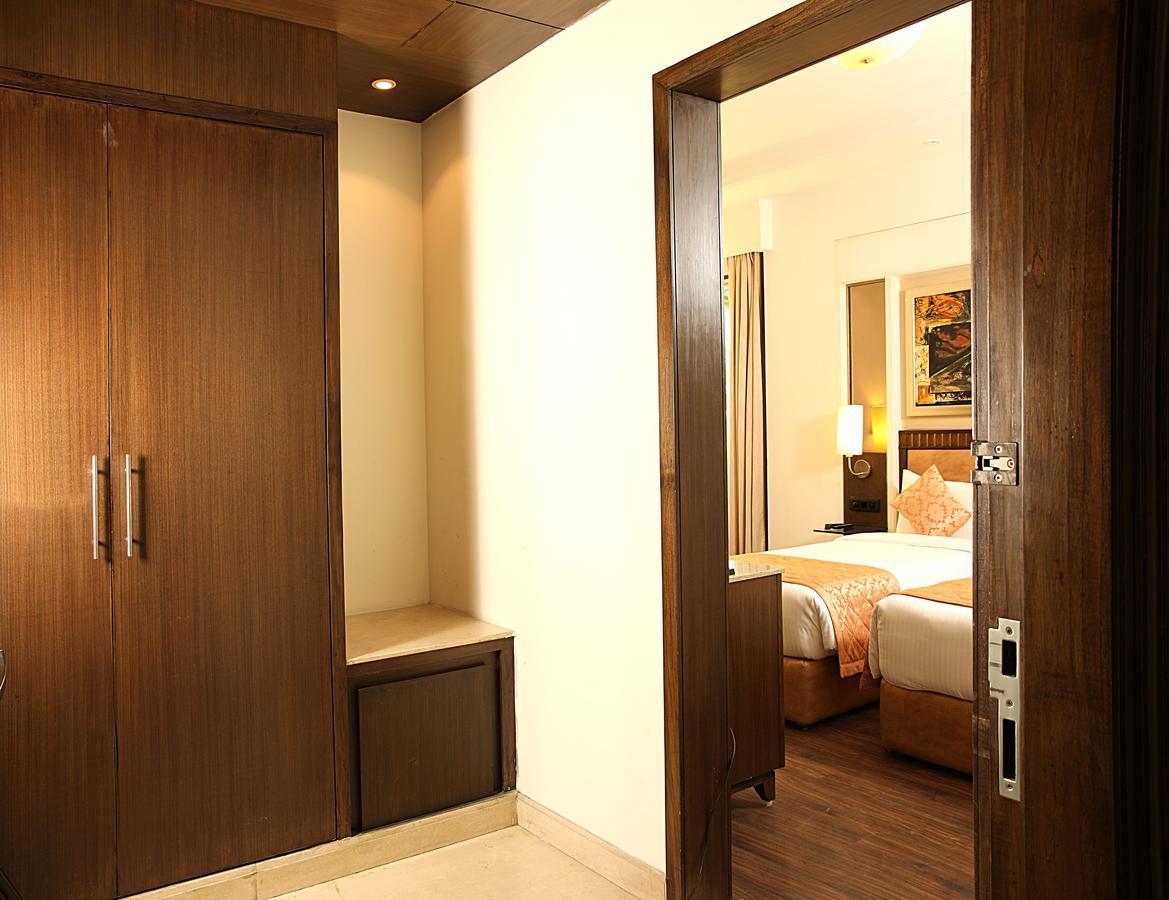 Inde Hotel Signature Tower グルガウン エクステリア 写真